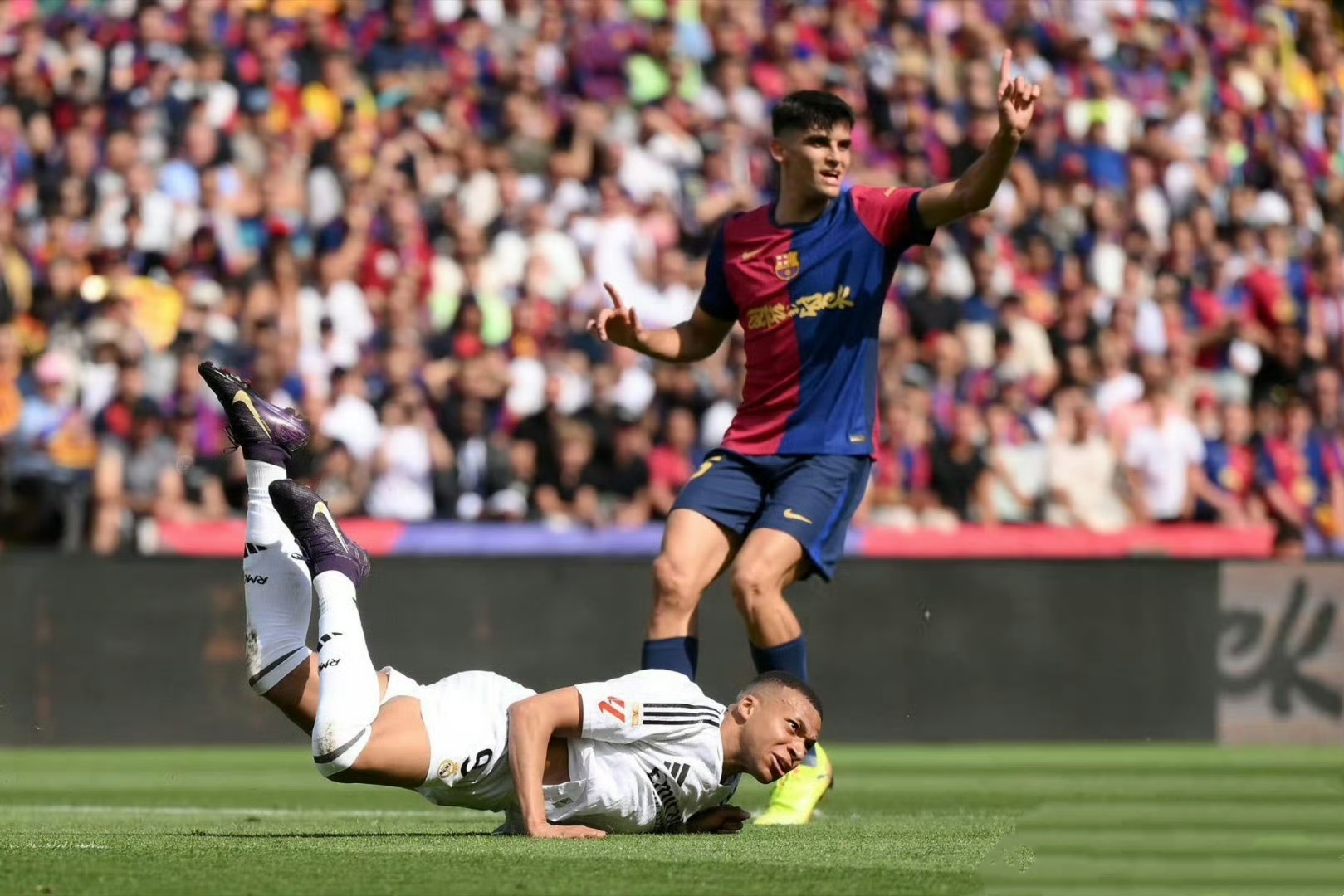 PG平台-巴萨客场不敌，遭遇尴尬败绩