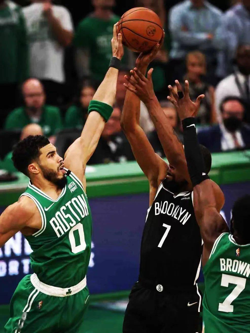 那不勒斯外援状态回勇，再次上演好戏的简单介绍