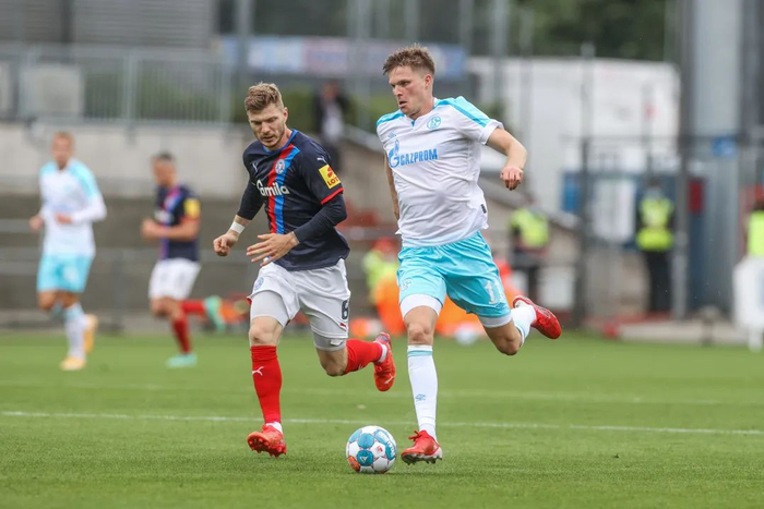 法兰克福客场击败沙尔克，实现赛季首胜