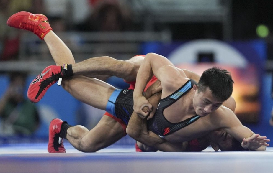 体操双人组合决赛惊险刺激，动作精准的简单介绍