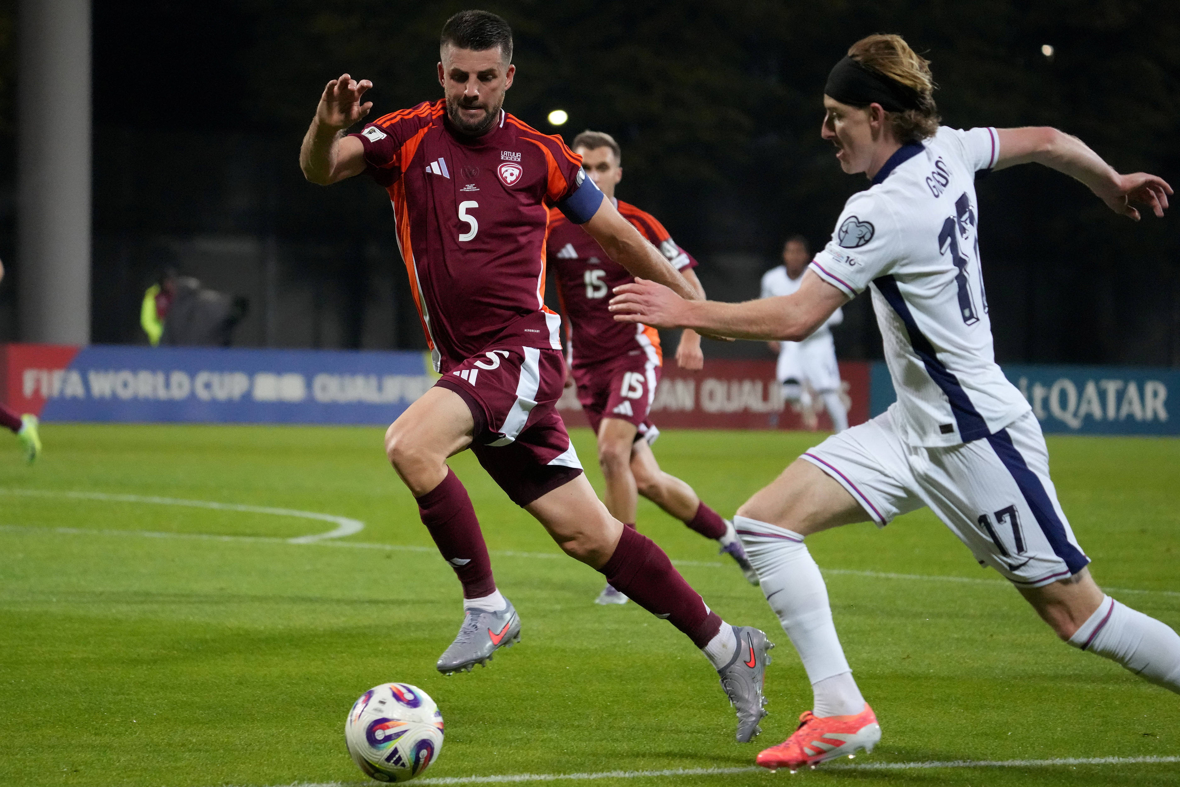 英格兰足球队再次获胜，欧洲杯冠军呼之欲出的简单介绍