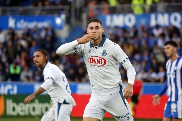 阿拉维斯客场大败，连续不胜态势