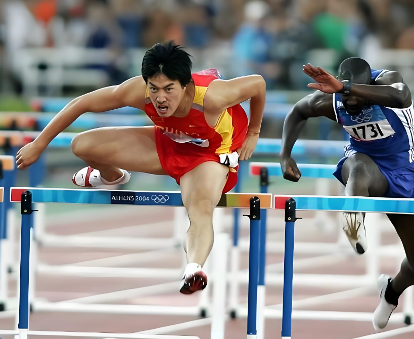 秘鲁队运动员奋力向前，实现突破的简单介绍