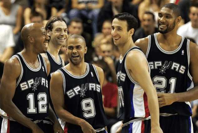 PG电子线上登入-包含雄鹿横扫马刺，周琦统治全场的词条