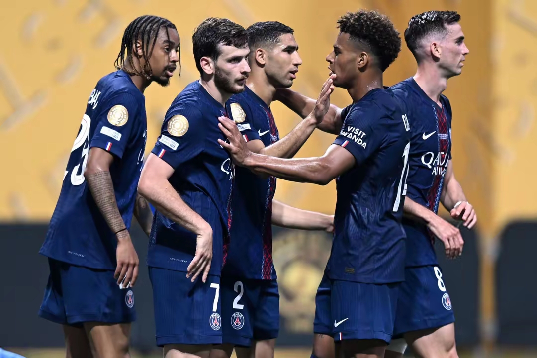 巴黎横扫比利时，苏亚雷斯三分雨点燃全场的简单介绍