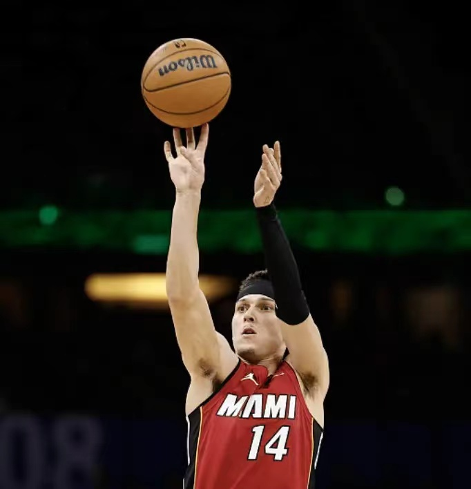 PG电子娱乐-包含曼联逆转马德里竞技，罗德里戈三分雨点燃全场的词条