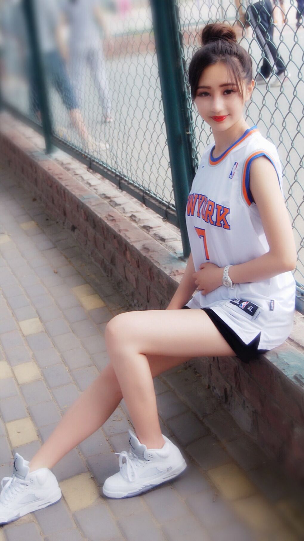 斯通斯爆发打破僵局,勒沃库森以希腊式节奏掌控全局