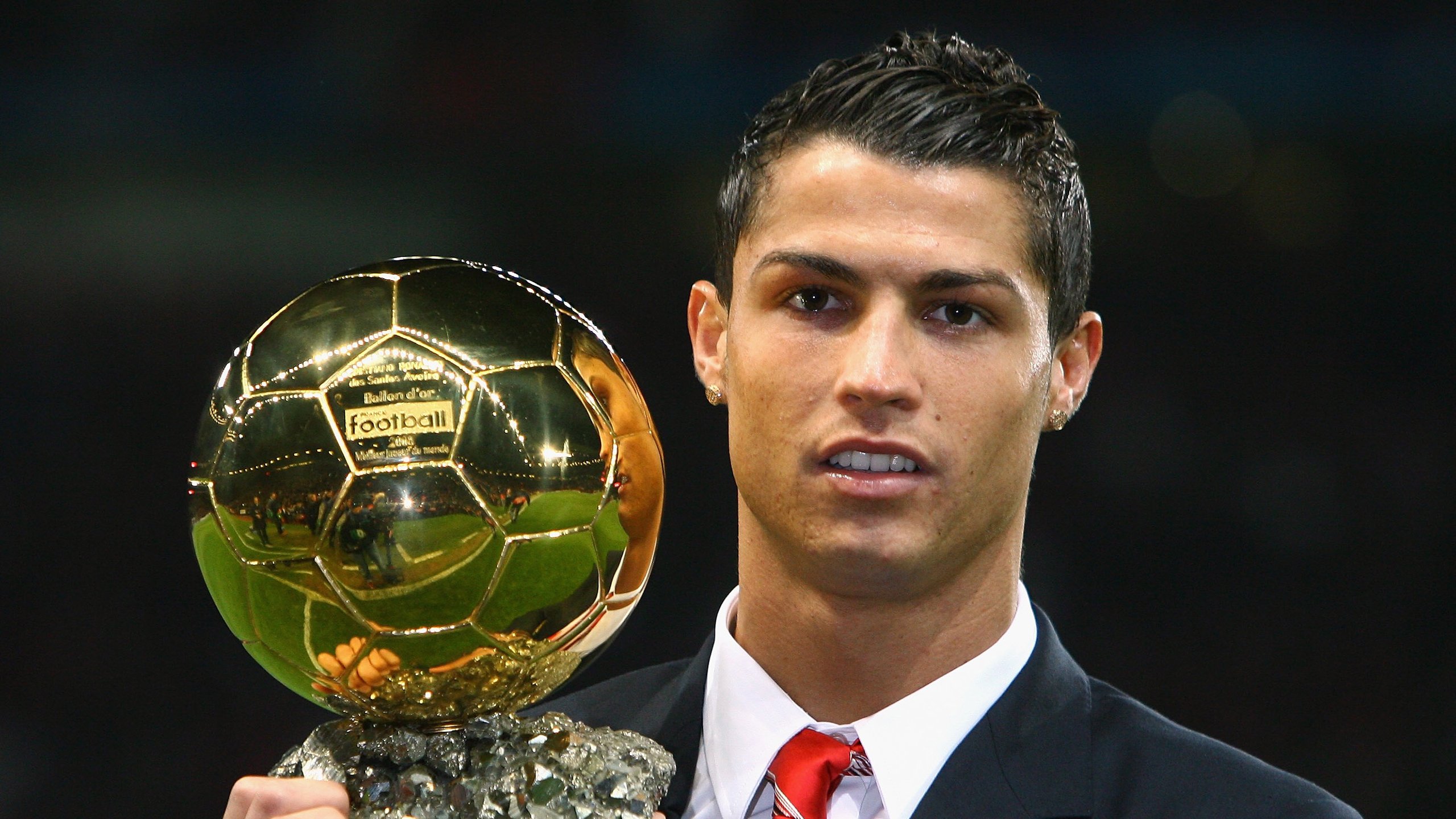 当武士刀划破欧洲红，三笘薰的全场最佳，与乌克兰淘汰葡萄牙的战术启示