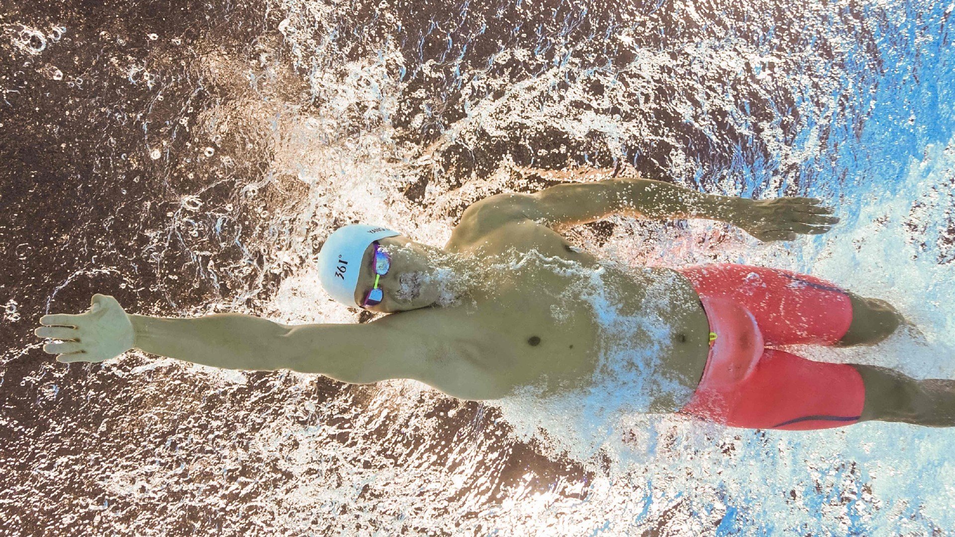 当英超争冠战遇见墨西哥强行终结希腊，足球世界的宿命与偶然