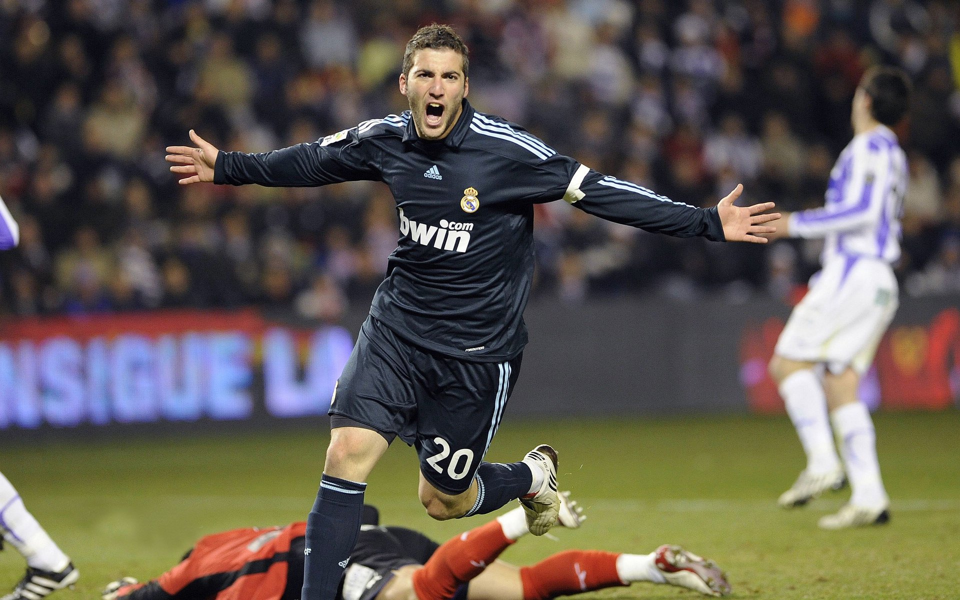 浓眉的唯一性，当开拓者对阵广厦，他如何用关键回合定义比赛